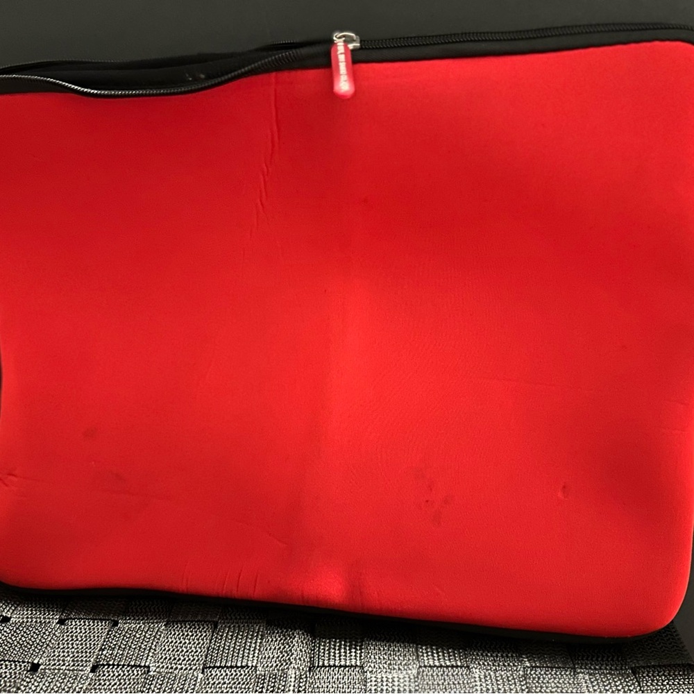 Hello Kitty Red Tablet Sleeve - Picture 3 of 8